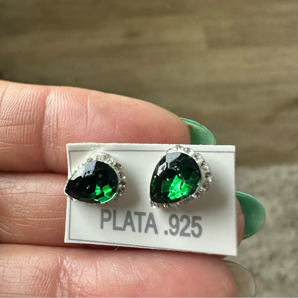 Elegant Green and Silver Teardrop Earrings - Picture 13 of 13